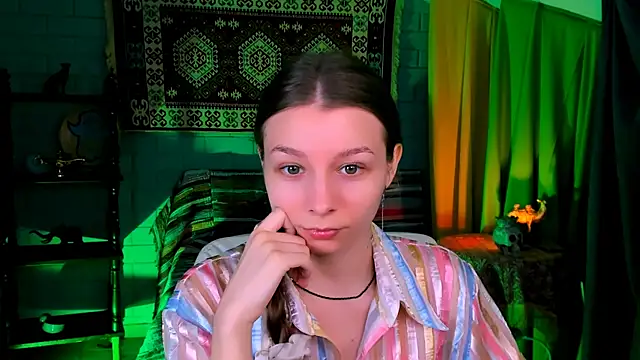 JulieDaniel online show from November 18, 2025, 4:16 am