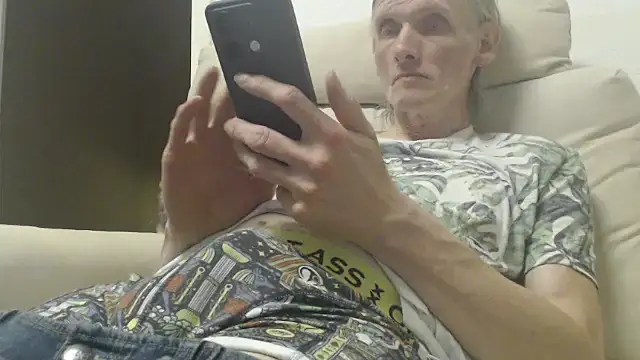 Snapshot of k74robert chatting on October 23, 2025, 3:10 pm k74robert online show from October 23, 2025, 3:10 pm