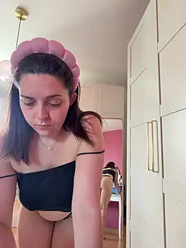 chloedlm5 online show from April 9, 2026, 8:53 am