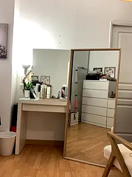 chloedlm5 online show from November 14, 2025, 9:46 am