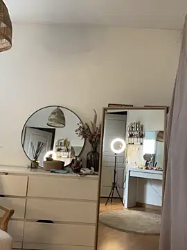 Snapshot of chloedlm5 chatting on February 11, 2026, 9:42 am chloedlm5 online show from February 11, 2026, 9:42 am