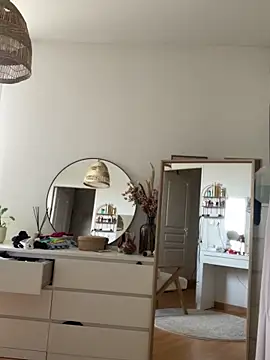 Snapshot of chloedlm5 chatting on February 18, 2026, 9:50 am chloedlm5 online show from February 18, 2026, 9:50 am