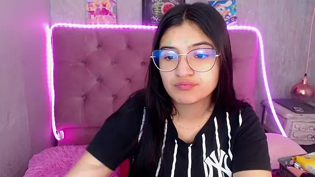 Snapshot of laurenelove chatting on October 1, 2025, 3:22 am laurenelove online show from October 1, 2025, 3:22 am