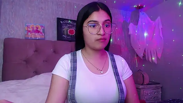 Snapshot of laurenelove chatting on October 27, 2025, 3:29 am laurenelove online show from October 27, 2025, 3:29 am