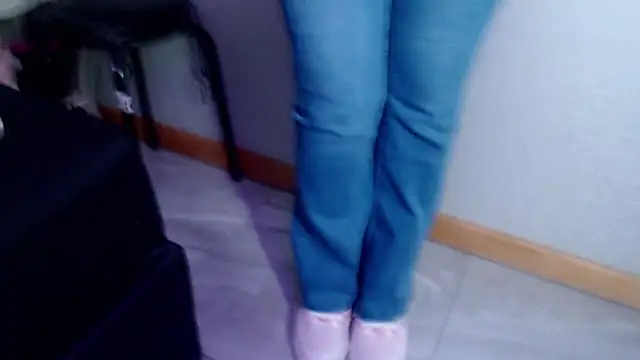 Snapshot of laurenelove chatting on October 8, 2025, 2:24 am laurenelove online show from October 8, 2025, 2:24 am