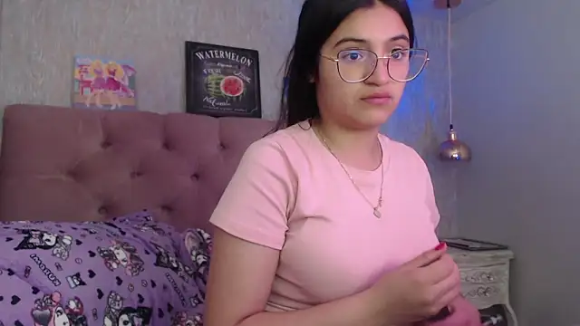 Snapshot of laurenelove chatting on October 21, 2025, 3:50 am laurenelove online show from October 21, 2025, 3:50 am