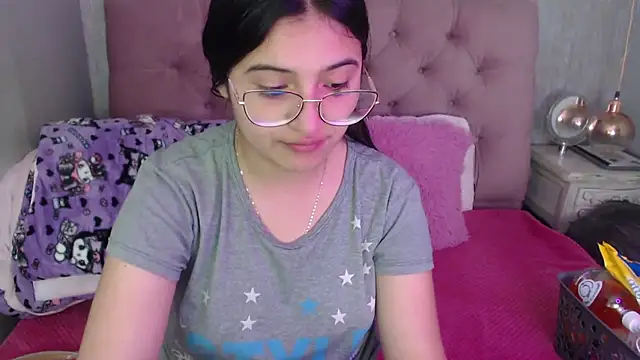 Snapshot of laurenelove chatting on October 9, 2025, 12:55 am laurenelove online show from October 9, 2025, 12:55 am