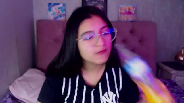 Snapshot of laurenelove chatting on September 19, 2025, 2:26 am laurenelove online show from September 19, 2025, 2:26 am