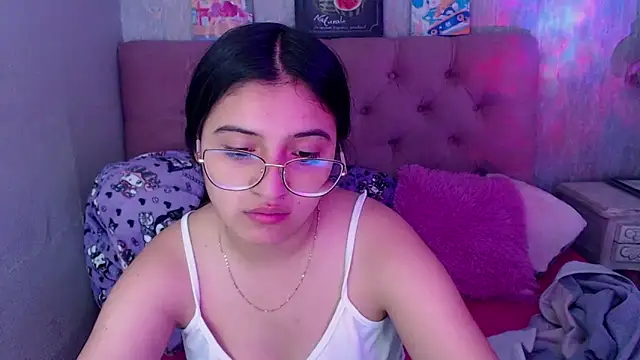 Snapshot of laurenelove chatting on October 18, 2025, 3:52 am laurenelove online show from October 18, 2025, 3:52 am