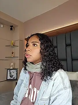 Snapshot of LisaMendez chatting on October 8, 2025, 4:03 am LisaMendez online show from October 8, 2025, 4:03 am