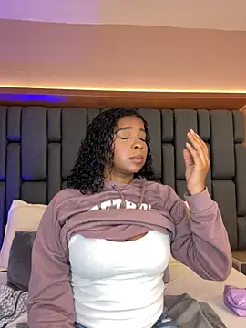 Snapshot of LisaMendez chatting on September 26, 2025, 10:49 pm LisaMendez online show from September 26, 2025, 10:49 pm