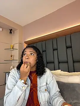 Snapshot of LisaMendez chatting on September 28, 2025, 4:19 am LisaMendez online show from September 28, 2025, 4:19 am