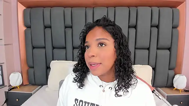 Snapshot of LisaMendez chatting on October 21, 2025, 3:50 am LisaMendez online show from October 21, 2025, 3:50 am