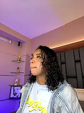 Snapshot of LisaMendez chatting on October 4, 2025, 12:34 am LisaMendez online show from October 4, 2025, 12:34 am