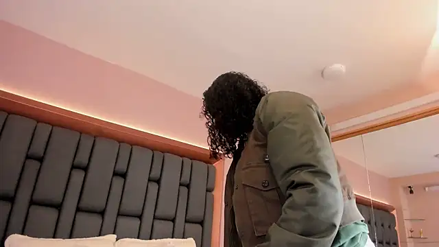 Snapshot of LisaMendez chatting on September 24, 2025, 3:46 am LisaMendez online show from September 24, 2025, 3:46 am