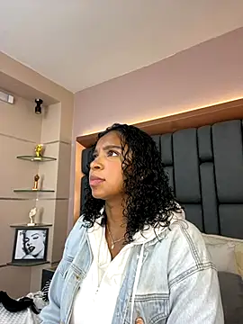 Snapshot of LisaMendez chatting on October 2, 2025, 3:54 am LisaMendez online show from October 2, 2025, 3:54 am