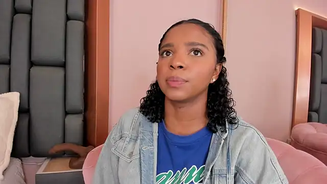 Snapshot of LisaMendez chatting on September 20, 2025, 4:17 am LisaMendez online show from September 20, 2025, 4:17 am