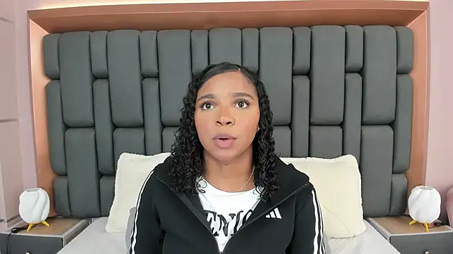 Snapshot of LisaMendez chatting on October 31, 2025, 3:58 am LisaMendez online show from October 31, 2025, 3:58 am