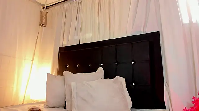 Snapshot of bloom_bbc chatting on October 28, 2025, 12:59 pm bloom bbc online show from October 28, 2025, 12:59 pm