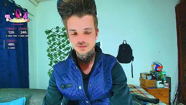 Snapshot of Gold_Loyal77 chatting on October 7, 2025, 2:45 am Gold Loyal77 online show from October 7, 2025, 2:45 am