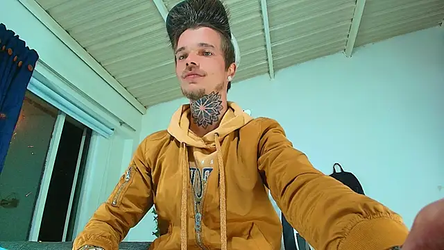 Snapshot of Gold_Loyal77 chatting on October 18, 2025, 7:21 am Gold Loyal77 online show from October 18, 2025, 7:21 am