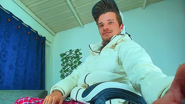 Snapshot of Gold_Loyal77 chatting on October 1, 2025, 5:56 am Gold Loyal77 online show from October 1, 2025, 5:56 am