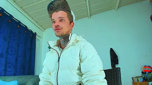 Snapshot of Gold_Loyal77 chatting on September 18, 2025, 9:51 pm Gold Loyal77 online show from September 18, 2025, 9:51 pm