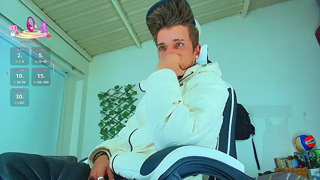 Snapshot of Gold_Loyal77 chatting on October 3, 2025, 11:23 am Gold Loyal77 online show from October 3, 2025, 11:23 am