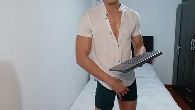 Snapshot of stylish_men chatting on October 24, 2025, 12:04 pm stylish men online show from October 24, 2025, 12:04 pm