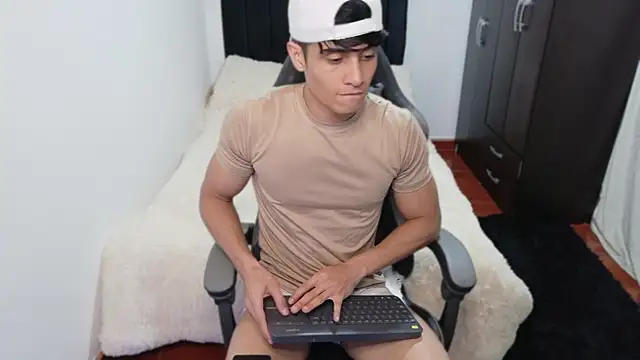 Snapshot of stylish_men chatting on October 16, 2025, 6:16 pm stylish men online show from October 16, 2025, 6:16 pm