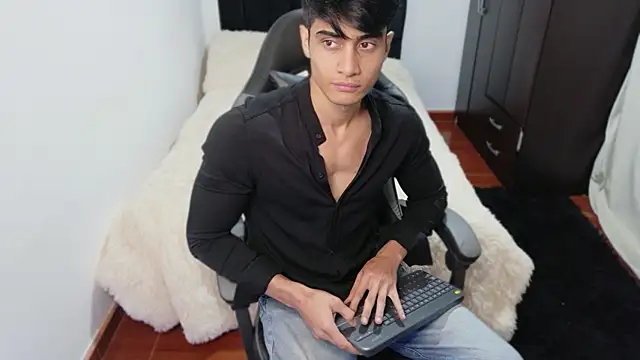 Snapshot of stylish_men chatting on October 21, 2025, 1:32 pm stylish men online show from October 21, 2025, 1:32 pm