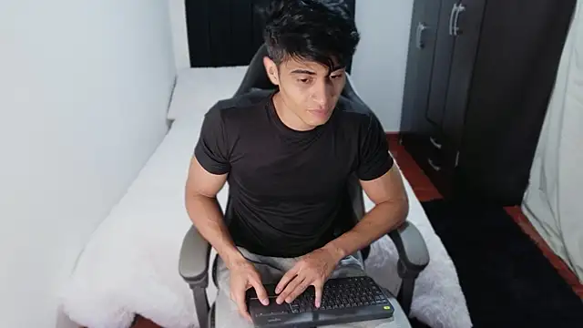 Snapshot of stylish_men chatting on October 15, 2025, 11:24 pm stylish men online show from October 15, 2025, 11:24 pm