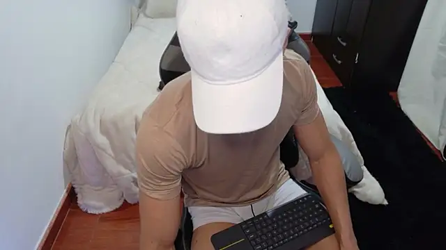 Snapshot of stylish_men chatting on October 27, 2025, 11:22 am stylish men online show from October 27, 2025, 11:22 am