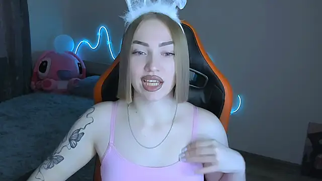 LaraKrein lk online show from March 9, 2026, 1:36 pm