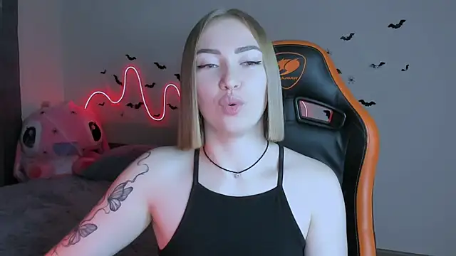 Snapshot of LaraKrein_lk chatting on October 24, 2025, 3:22 pm LaraKrein lk online show from October 24, 2025, 3:22 pm