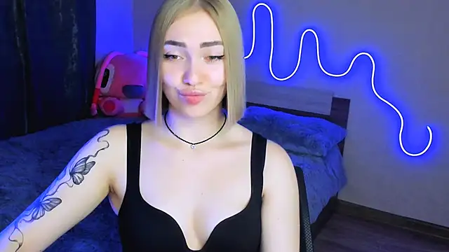 Snapshot of LaraKrein_lk chatting on September 30, 2025, 8:04 pm LaraKrein lk online show from September 30, 2025, 8:04 pm