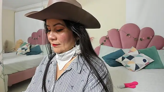 Snapshot of kiraGeiner chatting on January 5, 2026, 7:17 pm kiraGeiner online show from January 5, 2026, 7:17 pm