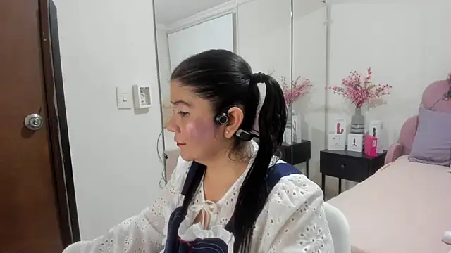 Snapshot of kiraGeiner chatting on January 15, 2026, 8:01 pm kiraGeiner online show from January 15, 2026, 8:01 pm