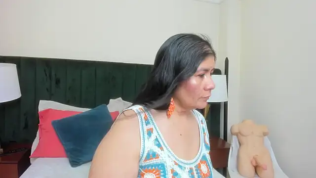 Snapshot of kiraGeiner chatting on October 18, 2025, 9:55 am kiraGeiner online show from October 18, 2025, 9:55 am