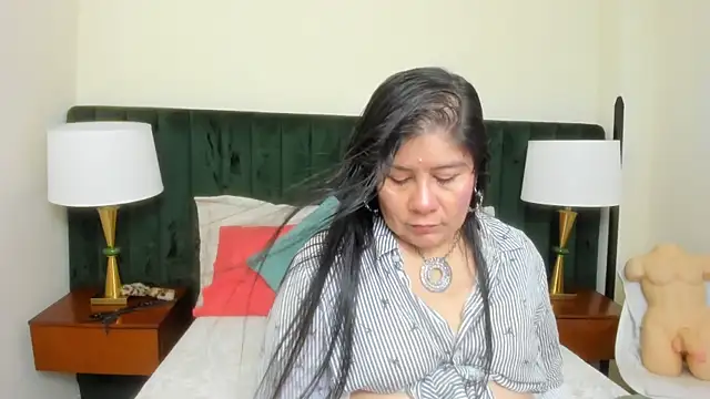 Snapshot of kiraGeiner chatting on October 20, 2025, 10:27 am kiraGeiner online show from October 20, 2025, 10:27 am