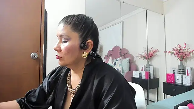 Snapshot of kiraGeiner chatting on January 17, 2026, 8:01 pm kiraGeiner online show from January 17, 2026, 8:01 pm