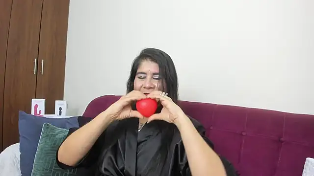 Snapshot of kiraGeiner chatting on December 18, 2025, 3:11 am kiraGeiner online show from December 18, 2025, 3:11 am