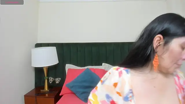 Snapshot of kiraGeiner chatting on October 28, 2025, 9:30 am kiraGeiner online show from October 28, 2025, 9:30 am