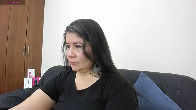 Snapshot of kiraGeiner chatting on November 26, 2025, 1:05 am kiraGeiner online show from November 26, 2025, 1:05 am