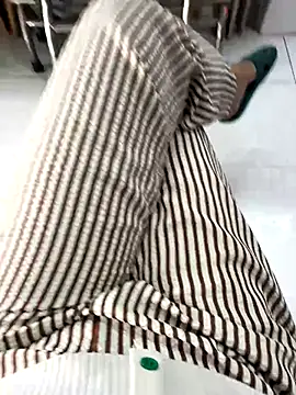 sharon-Hanna online show from December 3, 2025, 1:17 am