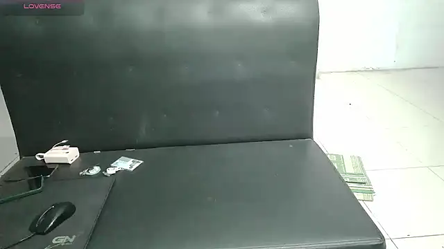 Owe chan online show from December 4, 2025, 12:15 pm