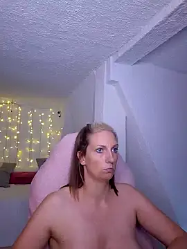 SexyJulia21 online show from February 6, 2025, 12:37 pm