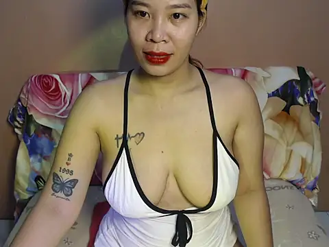 Snapshot of wild_rose69 chatting on November 2, 2025, 4:12 pm wild rose69 online show from November 2, 2025, 4:12 pm