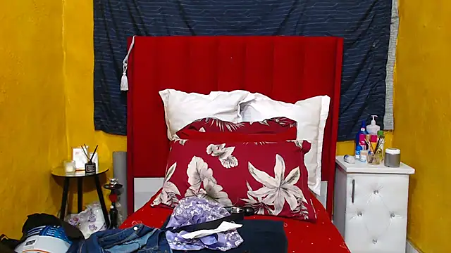 Candycrush2555 online show from October 2, 2025, 4:49 am