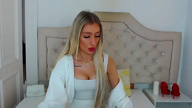 Snapshot of NatalieSensual chatting on October 19, 2025, 8:06 am NatalieSensual online show from October 19, 2025, 8:06 am